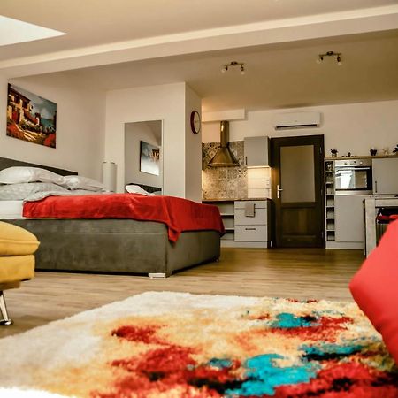 Podkrovni Studio Na Velkem Namesti S Wi-Fi Zdarma Градец-Кралове Экстерьер фото