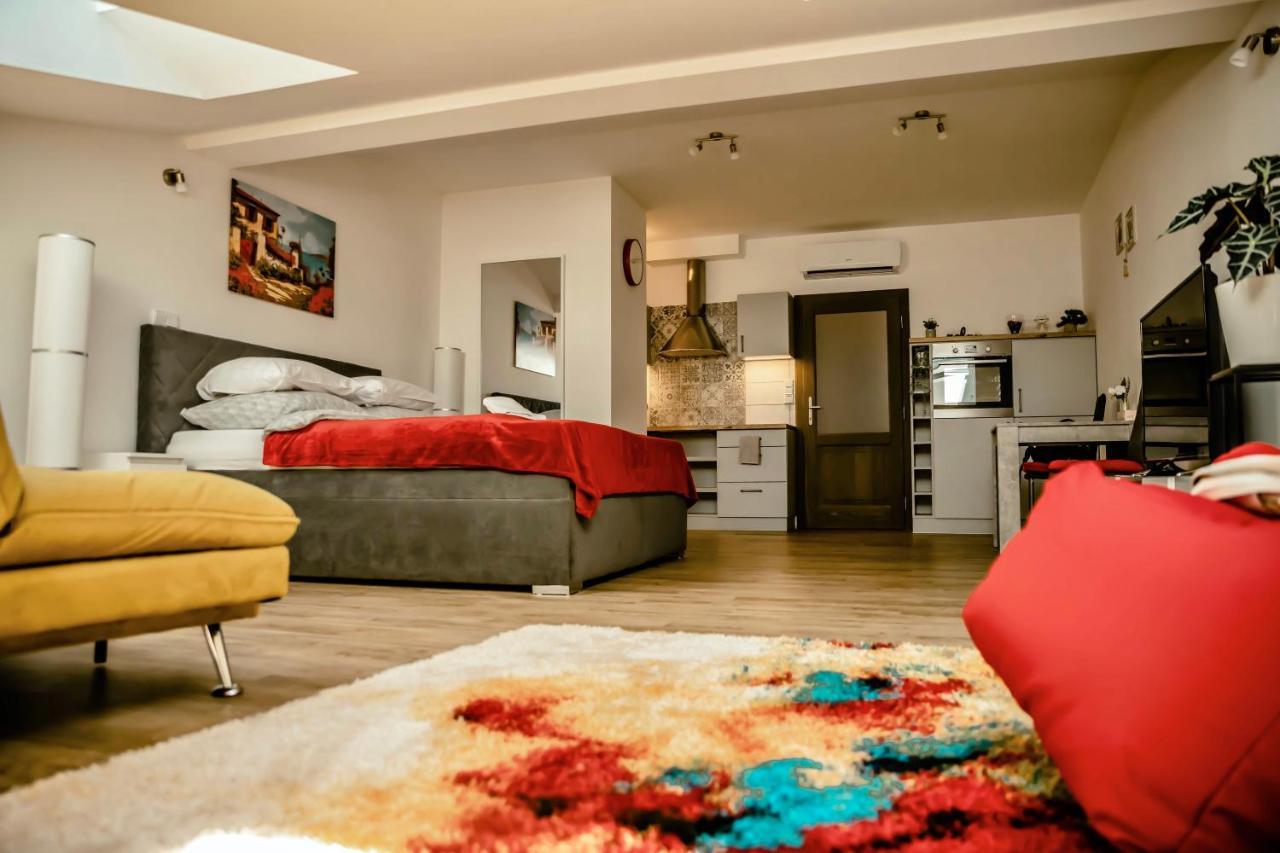 Podkrovni Studio Na Velkem Namesti S Wi-Fi Zdarma Градец-Кралове Экстерьер фото